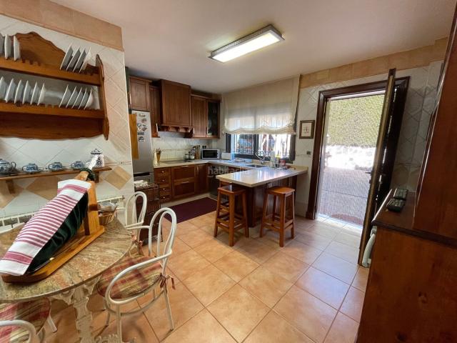 Chalet en venta en Barrio Poetas de la Hispanidad, Baeza