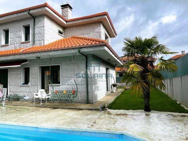 Chalet en venta en Barbadás, Ourense