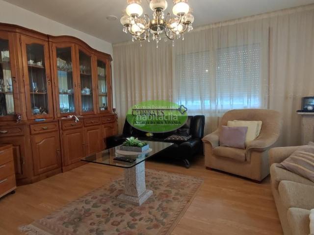 Chalet en venta en Barbadás, Ourense
