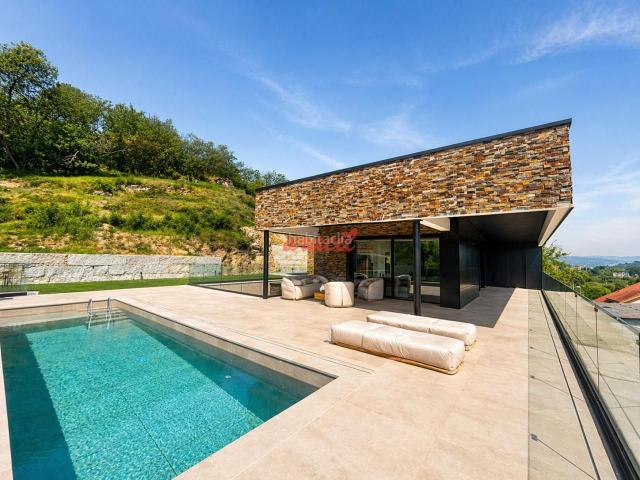 Chalet en venta en Barbadás, Ourense