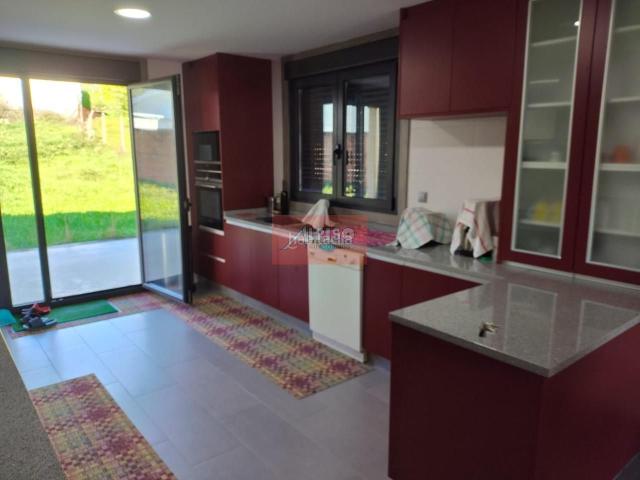 Chalet en venta en Barbadás, Ourense