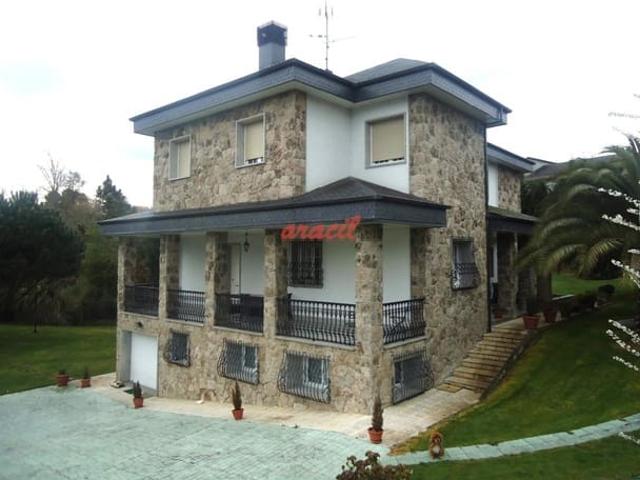Chalet en venta en Barbadás, Ourense