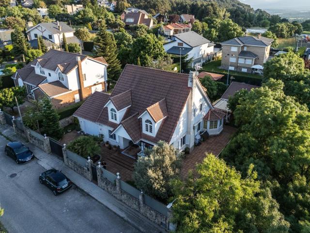 Villa en venta en Becerril De La Sierra