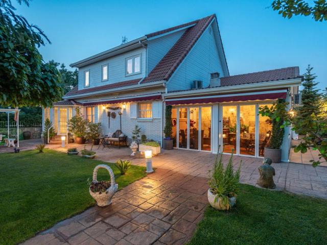 Villa en venta en Becerril De La Sierra