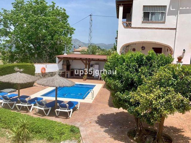 Chalet en venta en Benarrabá, Málaga