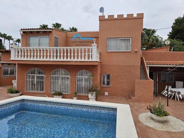 Villa en venta en Benidorm, el Castell - Casc Antic