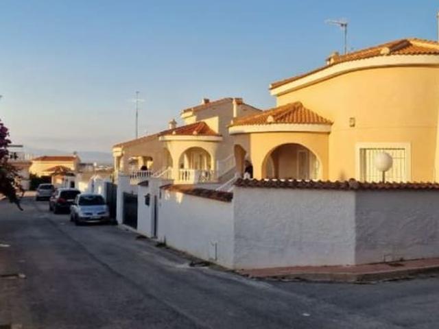 Villa en venta en Benimarfull, Urbanización Benimar