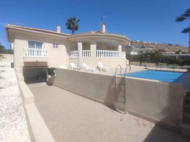 Villa en venta en Benimarfull, Urbanización Benimar