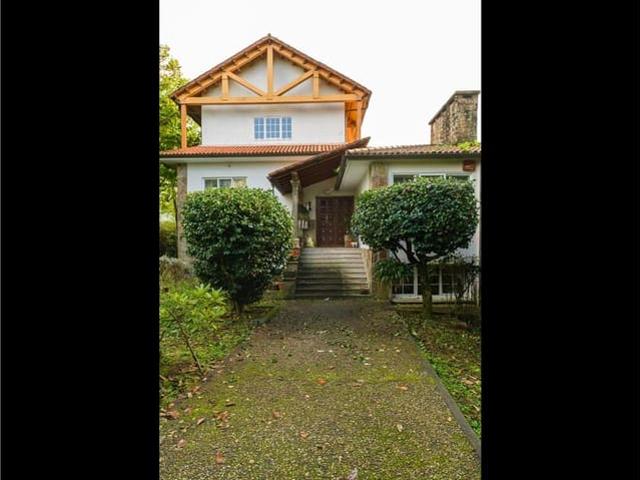 Chalet en venta en Ames, Santiago