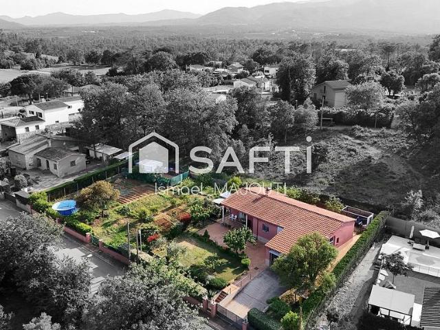 Villa en venta en Bescanó