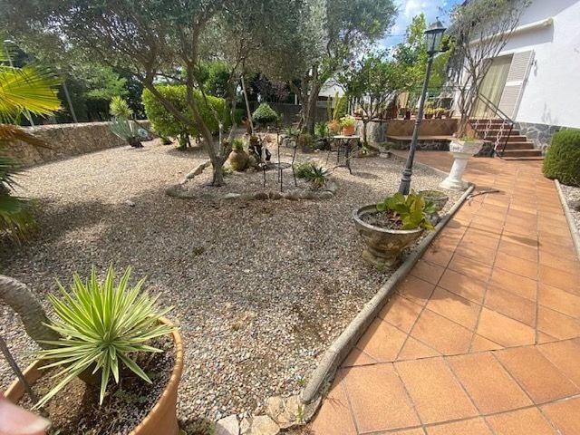Villa en venta en Bescanó