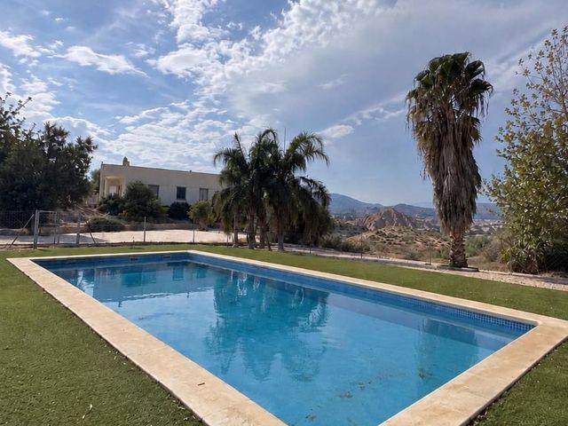 Chalet en venta en Runes, Blanca