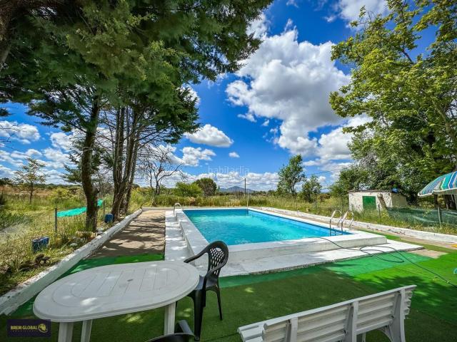 Villa en venta en Cabanillas De La Sierra