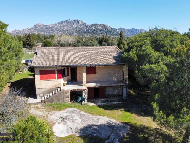 Villa en venta en Cabanillas De La Sierra
