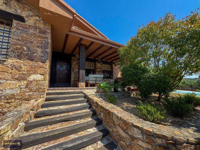 Villa en venta en Cabanillas De La Sierra