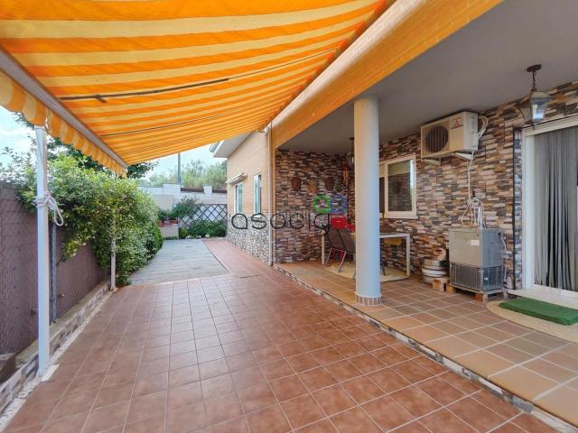Villa en venta en Cabanillas Del Campo