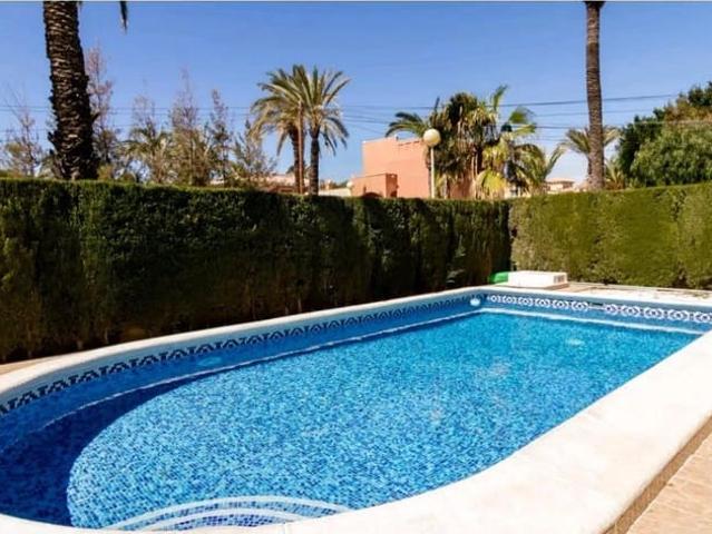 Chalet en venta en Urbanización La Zenia II, el Baix Segura / La Vega Baja