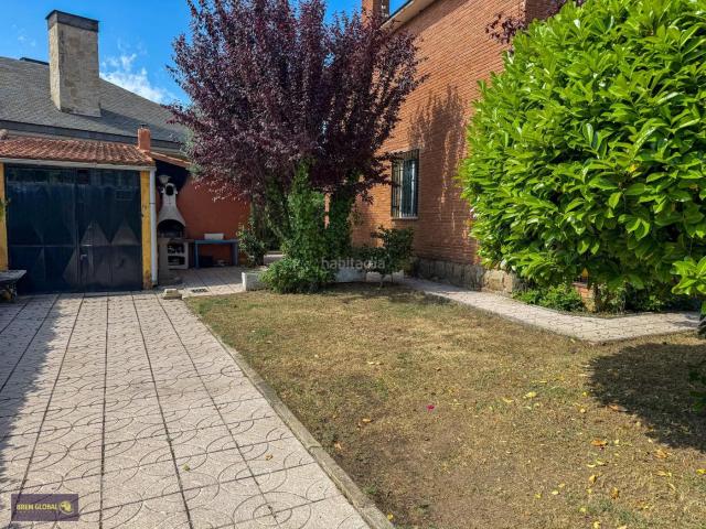 Villa en venta en La Cabrera