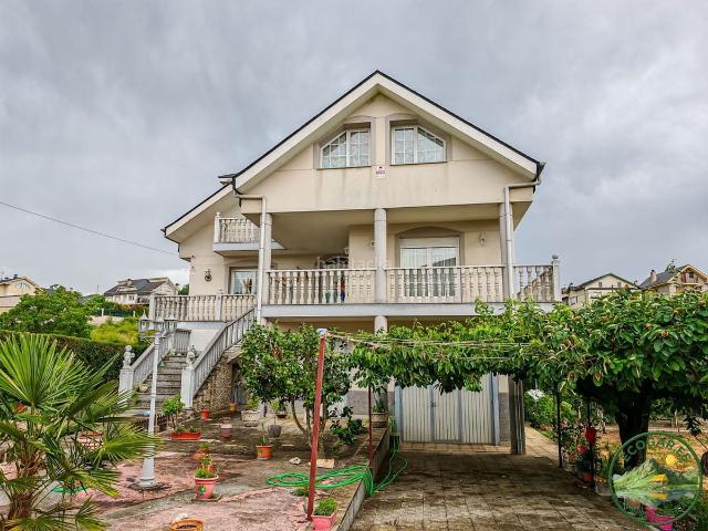 Chalet en venta en Cacabelos, León