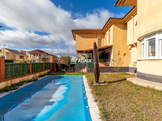 Chalet en venta en R-66-A (El Arco), Cáceres