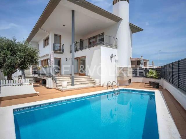Villa en venta en Vilablareix, El Perelló