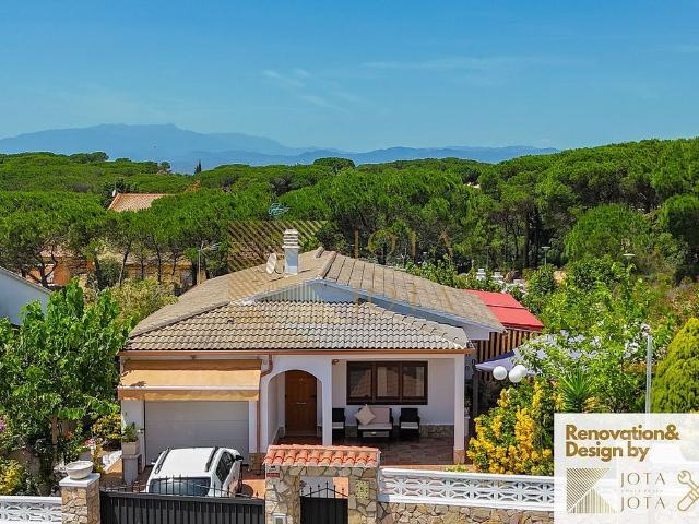 Villa en venta en Vidreres
