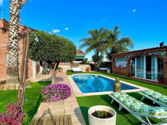 Villa en venta en Pallaresos, Els, els Hostalets