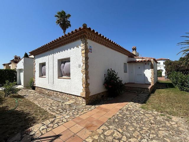 Villa en venta en Torroella De Fluvià