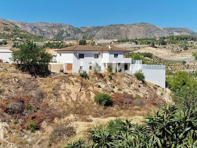 Chalet en venta en Callosa D'en Sarrià, Valencia