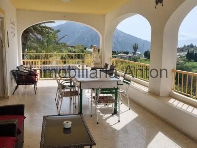 Villa en venta en Bolulla