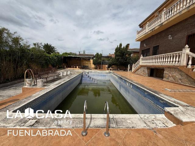 Villa en venta en Toledo