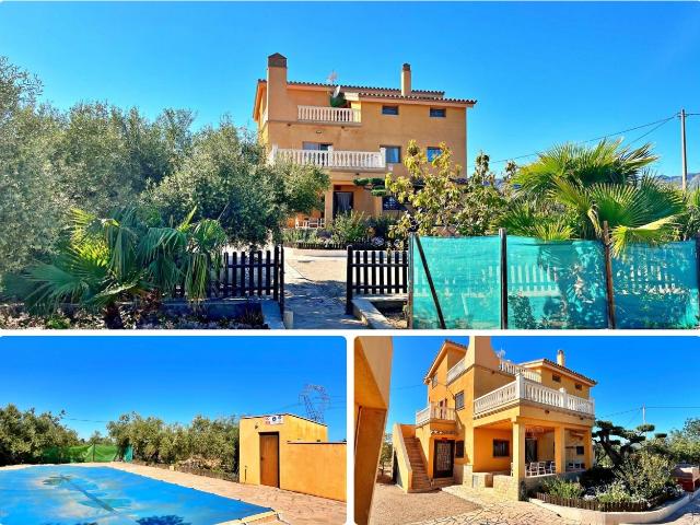 Villa en venta en Camarles