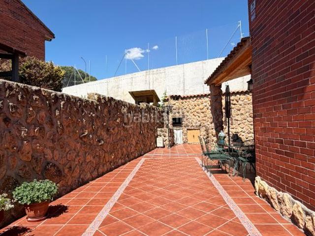 Chalet en venta en Campo Real, Madrid