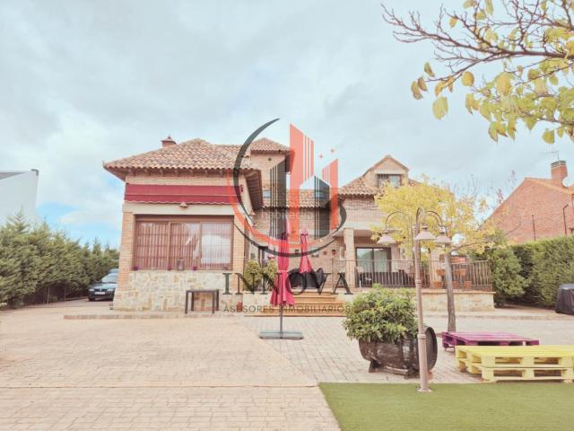 Chalet en venta en Campo Real, Madrid