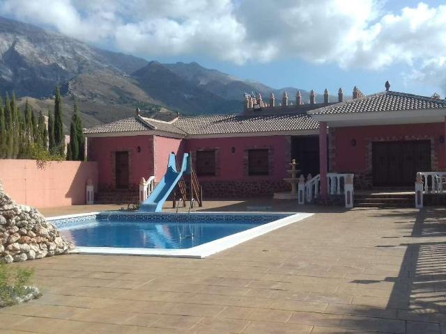 Villa en venta en Canillas De Aceituno