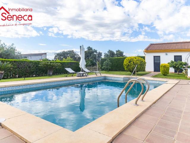 Chalet en venta en La Carlota, Andalucía