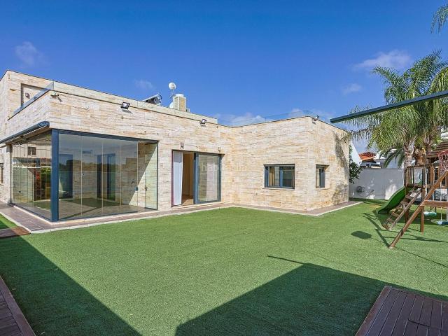 Chalet en venta en Carmona, Andalucía