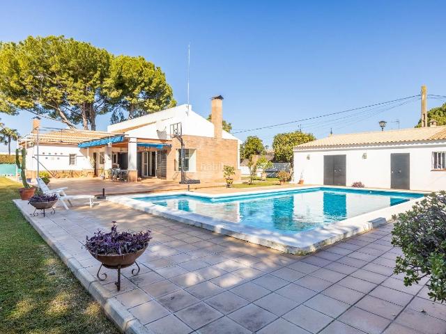 Chalet en venta en Carmona, Andalucía