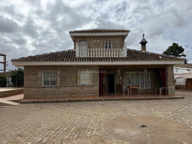 Chalet en venta en Carmona, Andalucía
