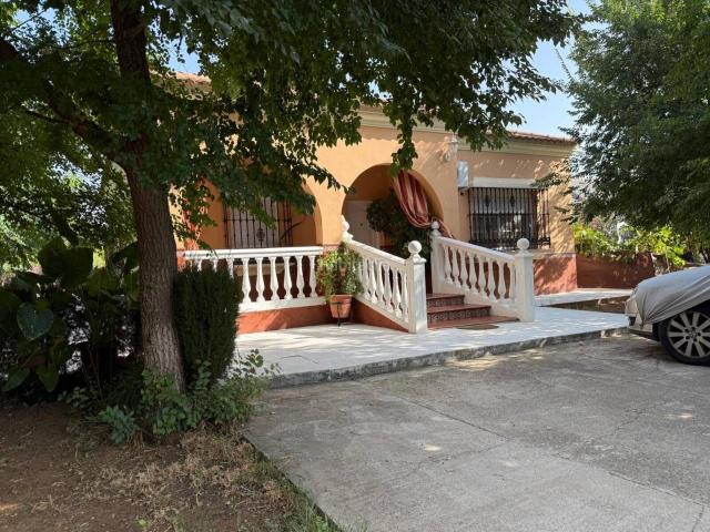 Chalet en venta en Carmona, Andalucía