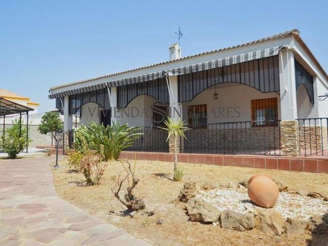 Chalet en venta en Carmona, Sevilla