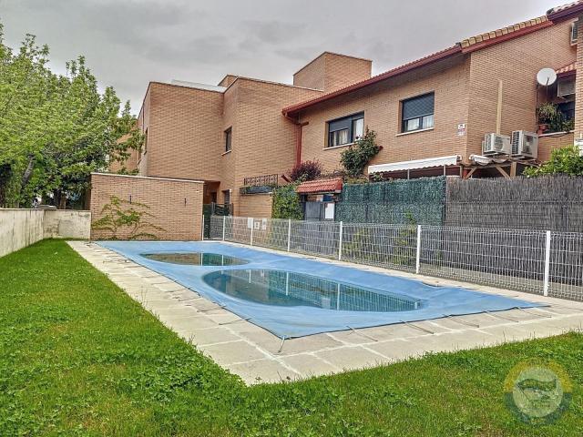 Villa en venta en Casarrubios Del Monte