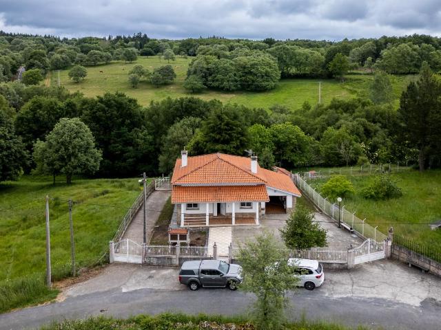 Villa en venta en Castro Caldelas