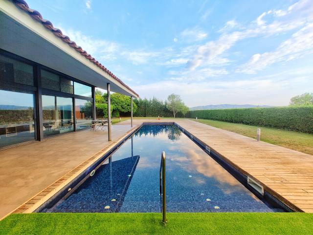 Villa en venta en Cervià De Ter