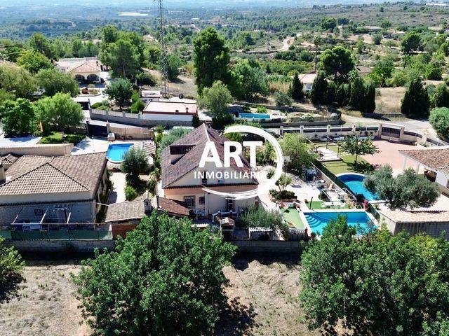 Chalet en venta en Cheste, València / Valencia