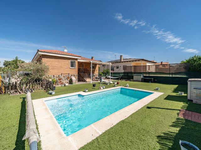 Chalet en venta en El Mapa, Chiloeches