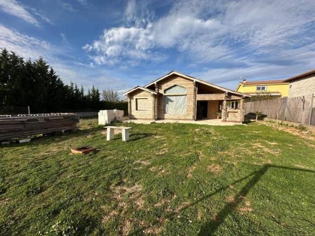 Villa en venta en Chiloeches, Urbanización Medina Azahara