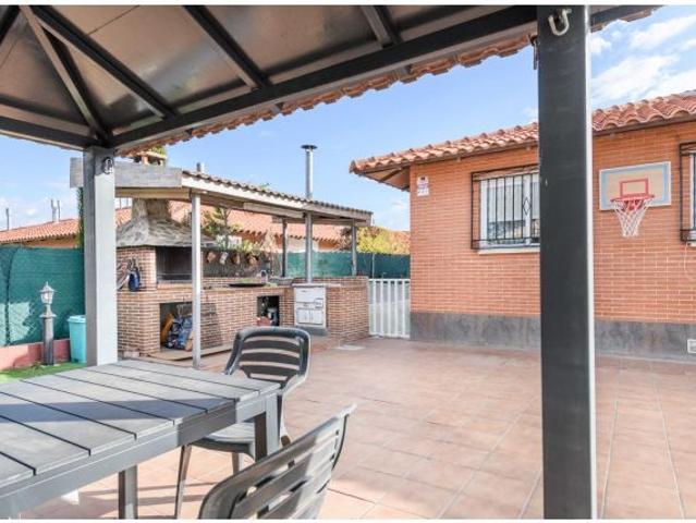 Casa en venta en Chiloeches, Guadalajara