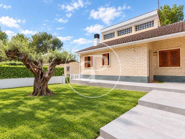Chalet en venta en Chiva, València / Valencia