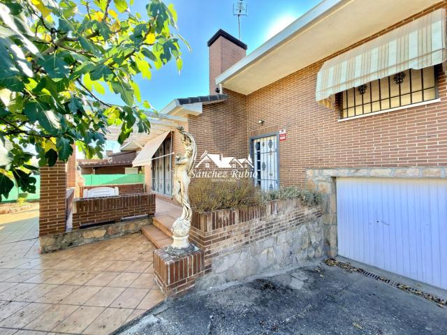 Chalet en venta en La Estación, Collado